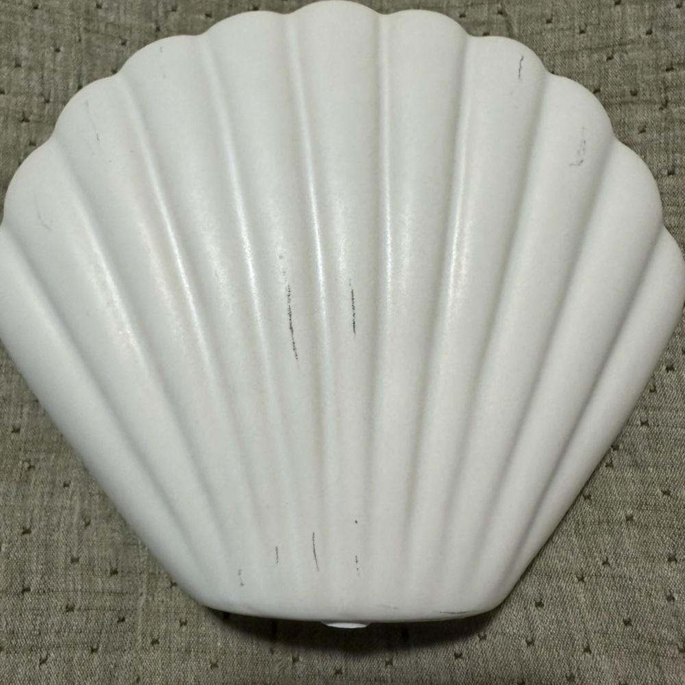 White Shell Vase - Picture 3 of 5